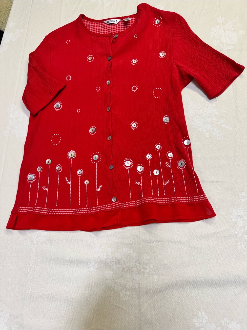 Blast Women’s Red Shell Button Embroidered Floral Front Short Sleeve Shirt Sz M